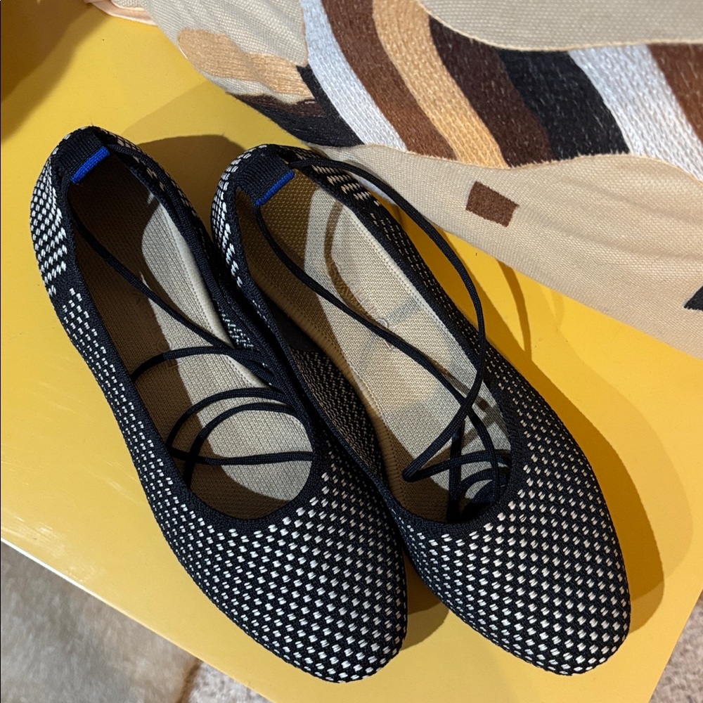 Rothy’s “the square wrap” size 9 noir (black and cream) 💃 - Picture 2 of 9